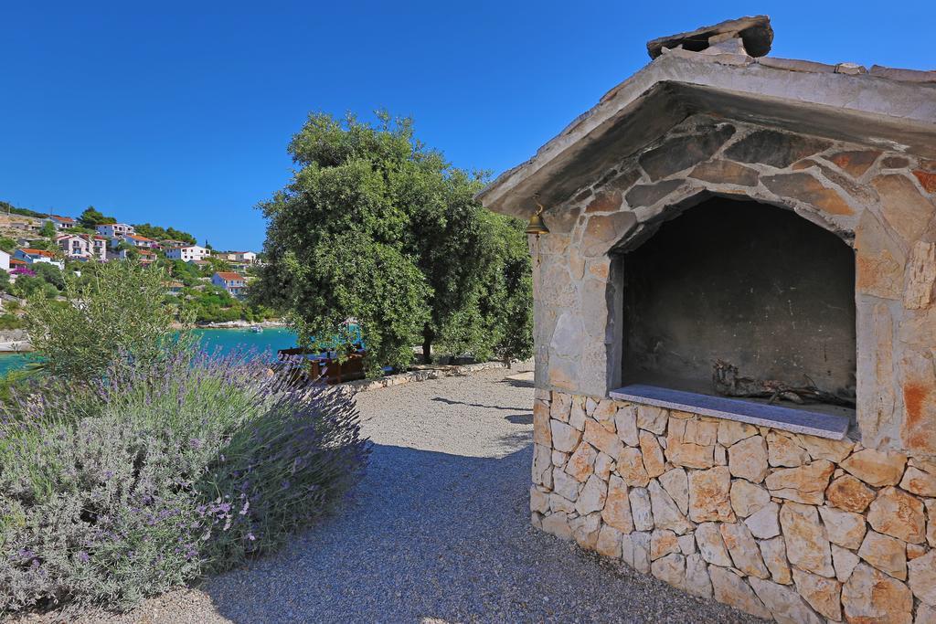 Villa Hera Sevid Esterno foto